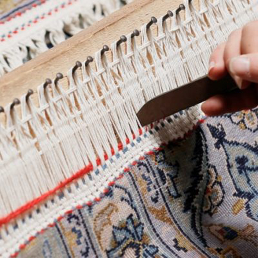 ریشه بافی فرش در قالیشویی الیهه